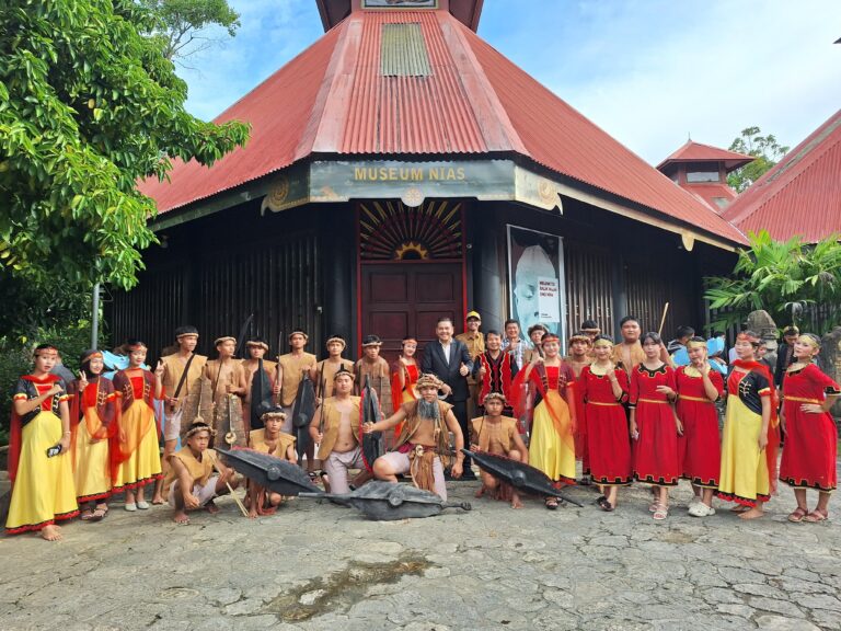 Tokoh Masyarakat Sumut Dr. Parlindungan Purba Hadiri Puncak HUT Museum Pusaka Nias di Gunungsitoli